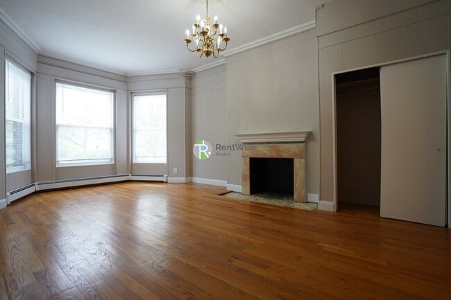 Building Photo - 1055 Beacon St