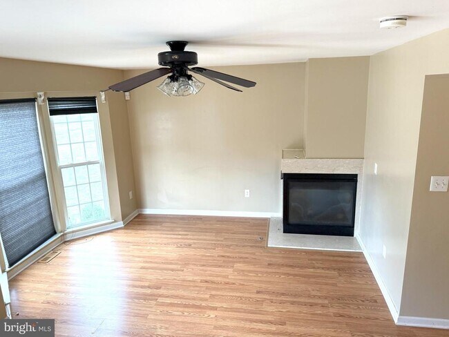 Building Photo - 16 Colts Neck Dr