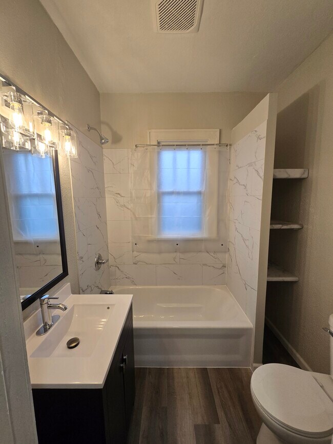 Foto del edificio - 907 N Busey Ave