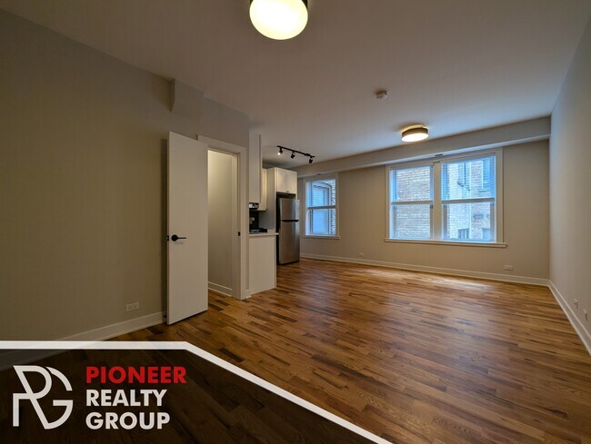 Foto del edificio - 648 W Wrightwood Ave
