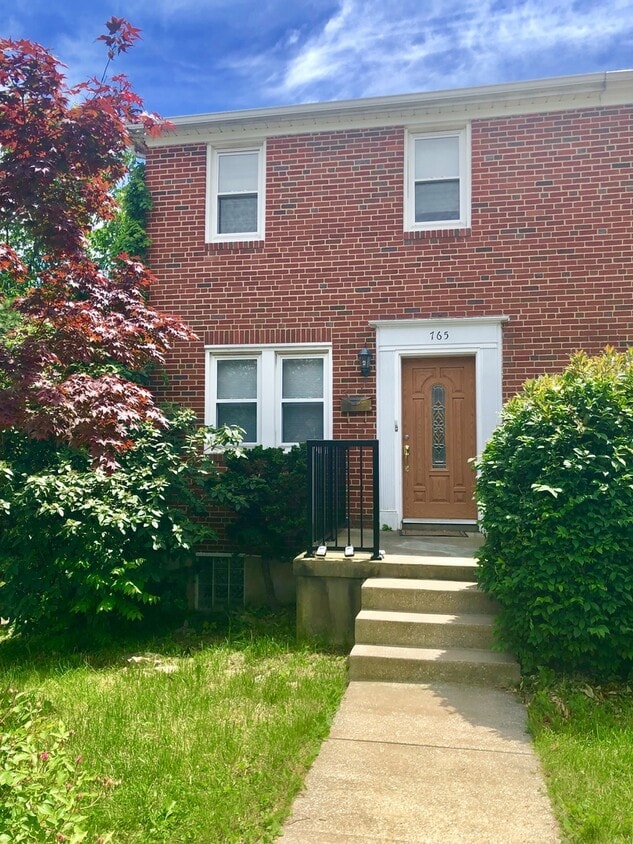 Primary Photo - Charming 3 Bedroom/2 Bathroom Duplex in West Hills, MD!
