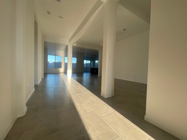 Hall - 5453 N 87th Dr