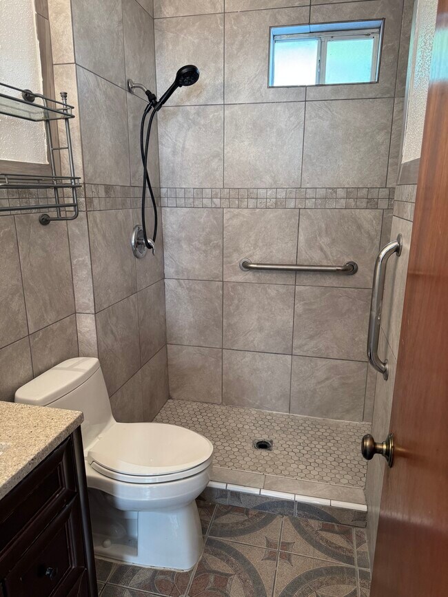 Building Photo - 1221 Delaware St