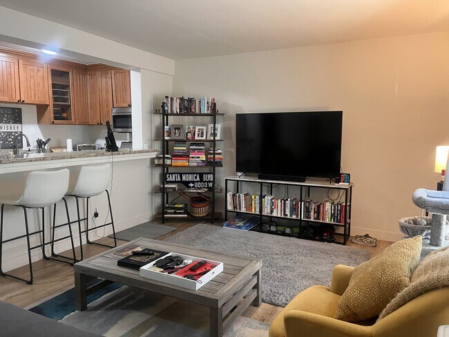 Building Photo - 1319 11th St