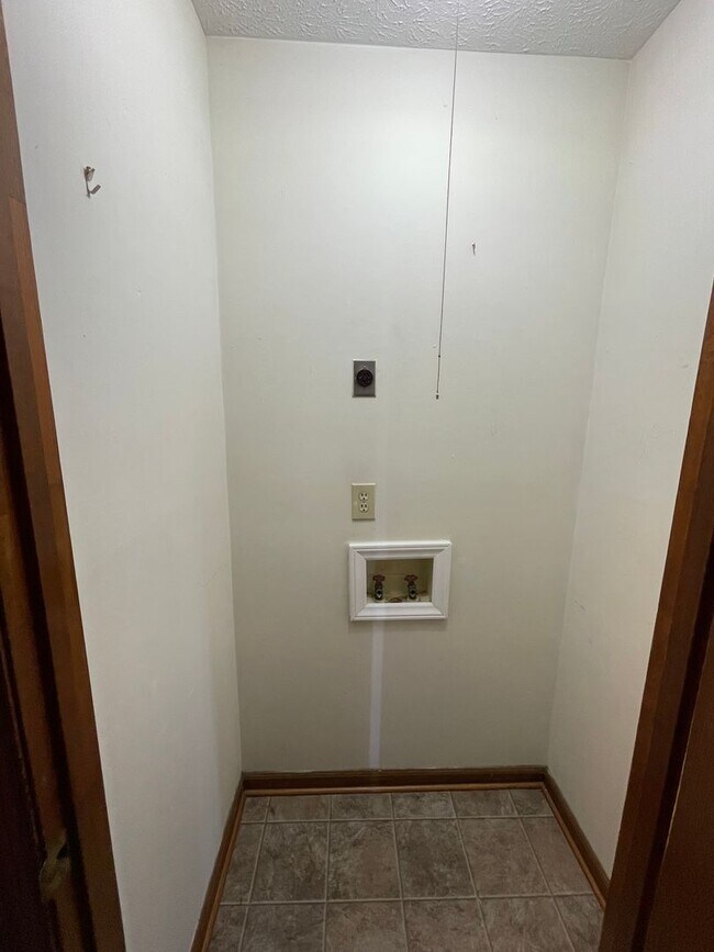 Foto del edificio - Radford, 2BR / 1 BA, Available July 14th