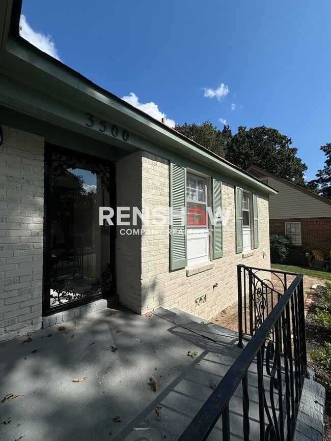 Building Photo - Text the Leasing Team at 901-820-4367 to S...