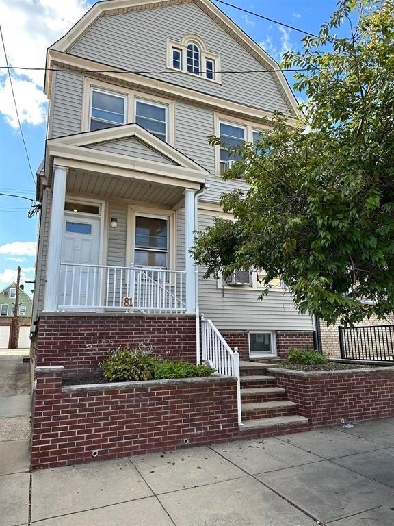 Primary Photo - 81 Newman Ave