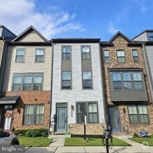 Building Photo - 553 Levanna Ln