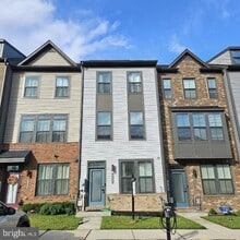 Building Photo - 553 Levanna Ln
