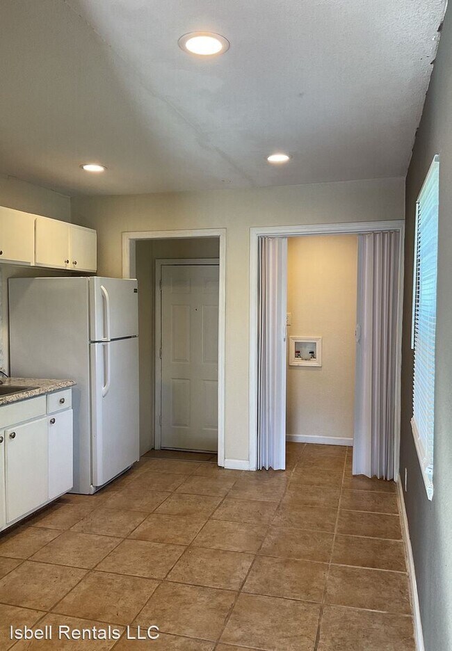 Building Photo - 2 br, 1 bath House - 1005 S 6th Street