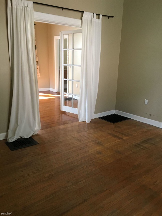 Building Photo - 2 br, 1 bath Duplex - 121 College Pl Duplex