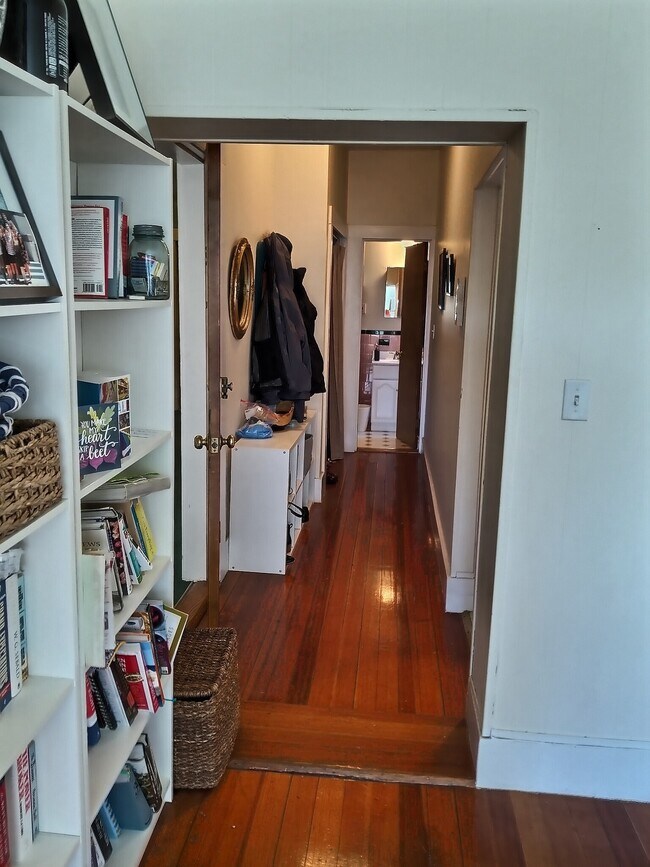 Building Photo - 1382 Beacon St