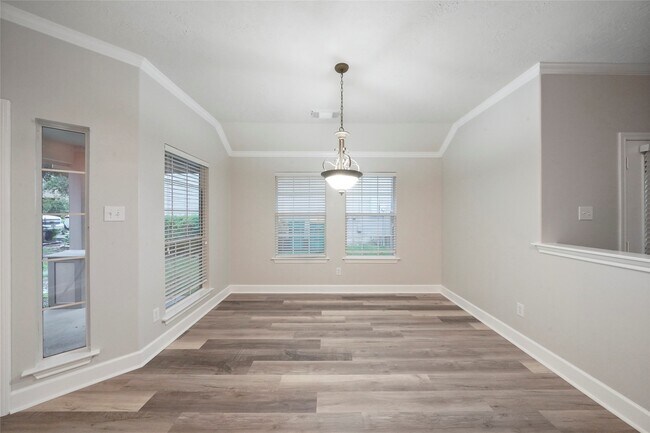 Foto del edificio - 6 Valewood Pl