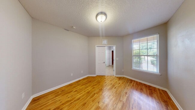 Foto del edificio - Spacious 2Bed/ 2Bath Condo With Office and 1-Car Garage - Bartram Park - Available NOW!