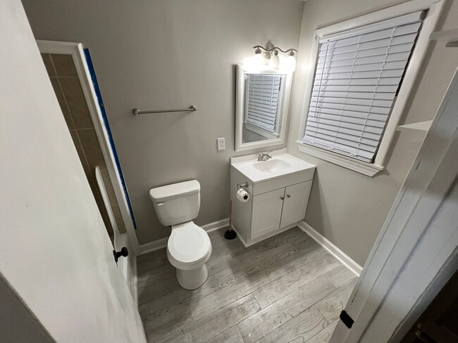 Building Photo - 721 N Maple St