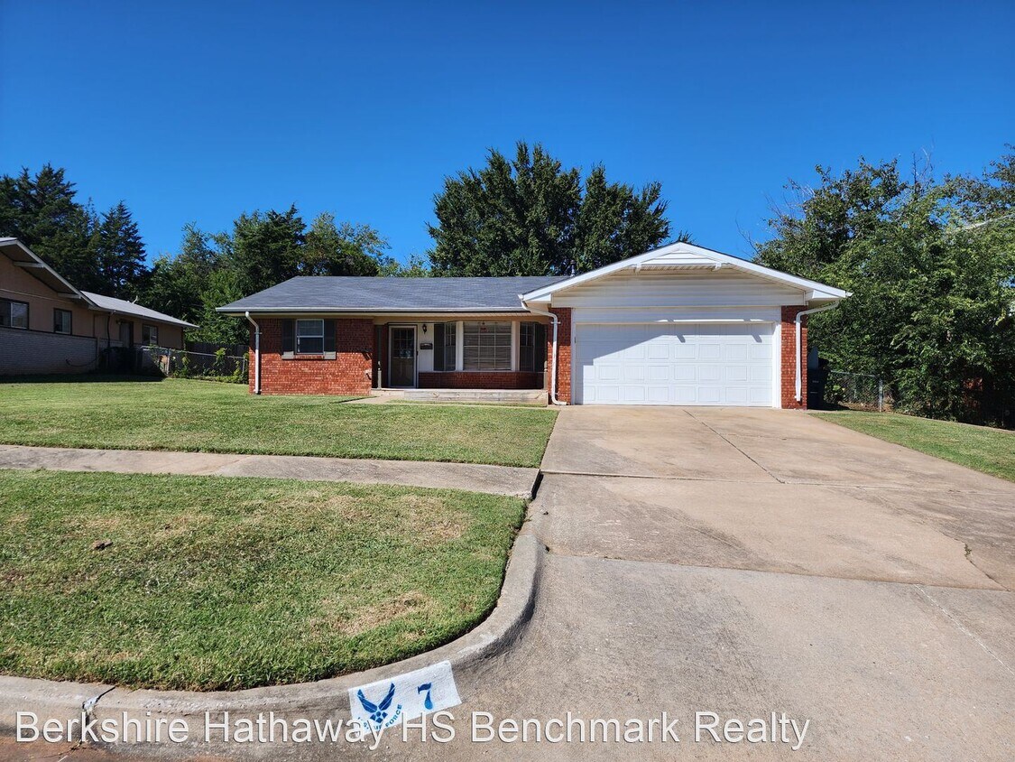 Primary Photo - 3 br, 2 bath House - 7 Seneca Drive