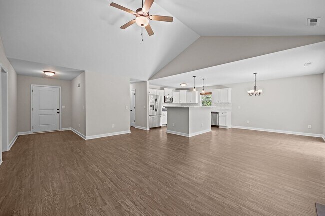 Building Photo - Welcome to Bradford Estates!