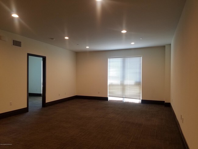 Building Photo - 418 E Las Tunas Dr