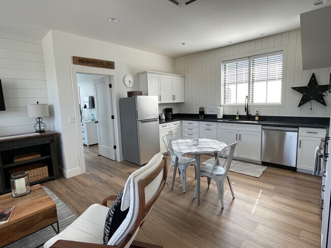 Foto del edificio - 1207 Sweetbriar Ave