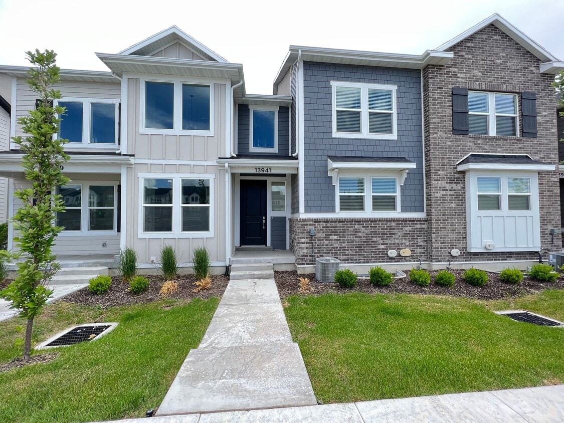 Primary Photo - 3 Bedroom/2.5 Bathroom Townhouse in Herriman