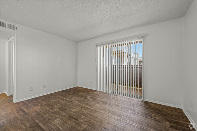 1BR, 1BA - Sala de estar de 690SF A - Stone Canyon