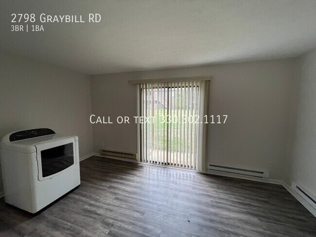 Building Photo - Three bedroom one bathroom townhouse for rent