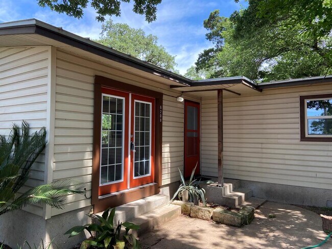 Building Photo - 6208 Harold Ct