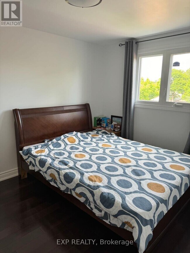 Photo du bâtiment - 82 Muirlands Dr