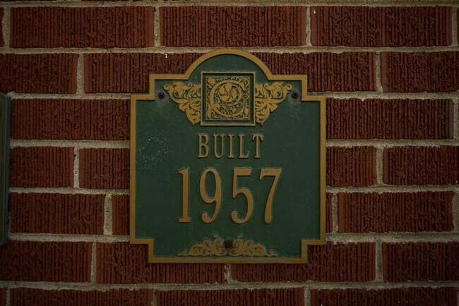 Building Photo - 401 Bonnie Brae Ave