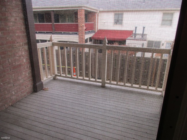 Building Photo - 965 Manor Ln