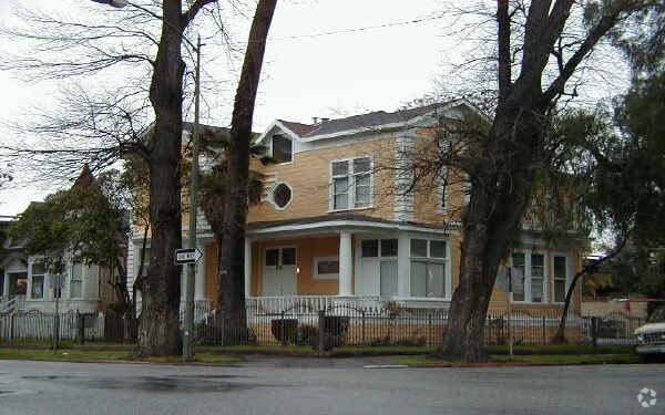 Building Photo - 694 S 2nd St