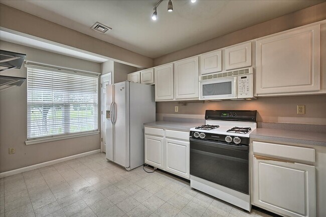 Foto del edificio - 6443 Terrace Ct
