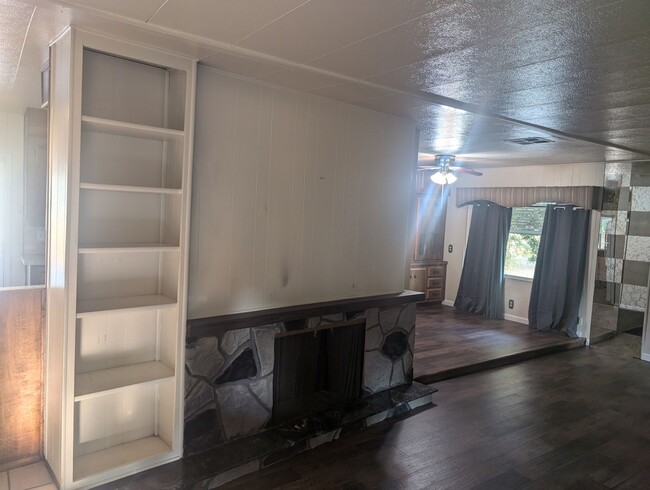 Building Photo - Mobile Home off of 273 2 Bedroom and 2 Bat...