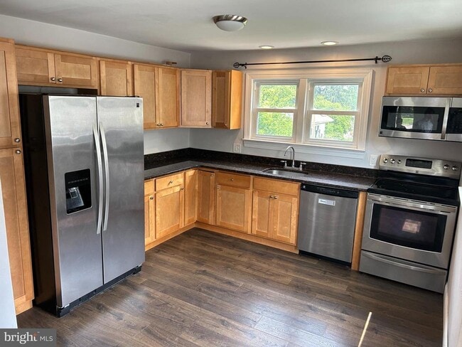 Building Photo - 451 Sawmill Ln