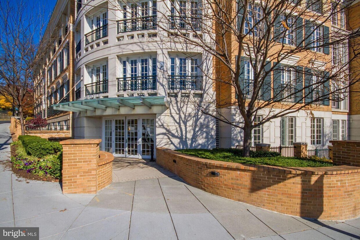 Primary Photo - 2501 Wisconsin Ave NW