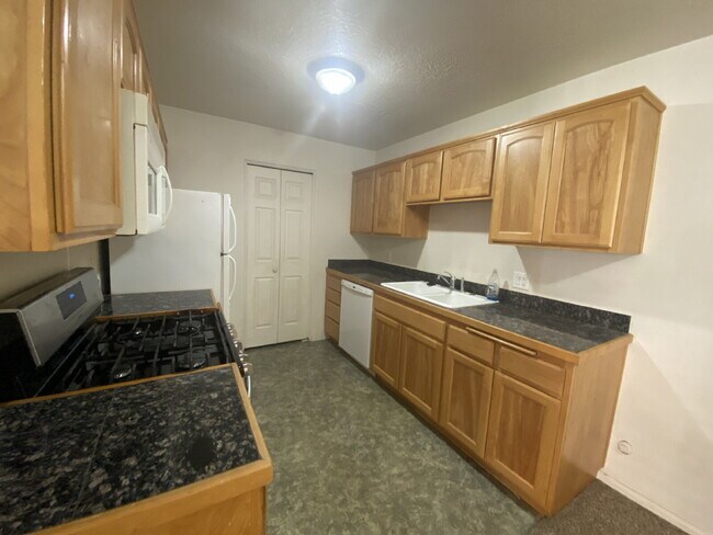Foto del edificio - "2-Bedroom Condo in Saint George - Cozy Comfort with Modern Touches!"