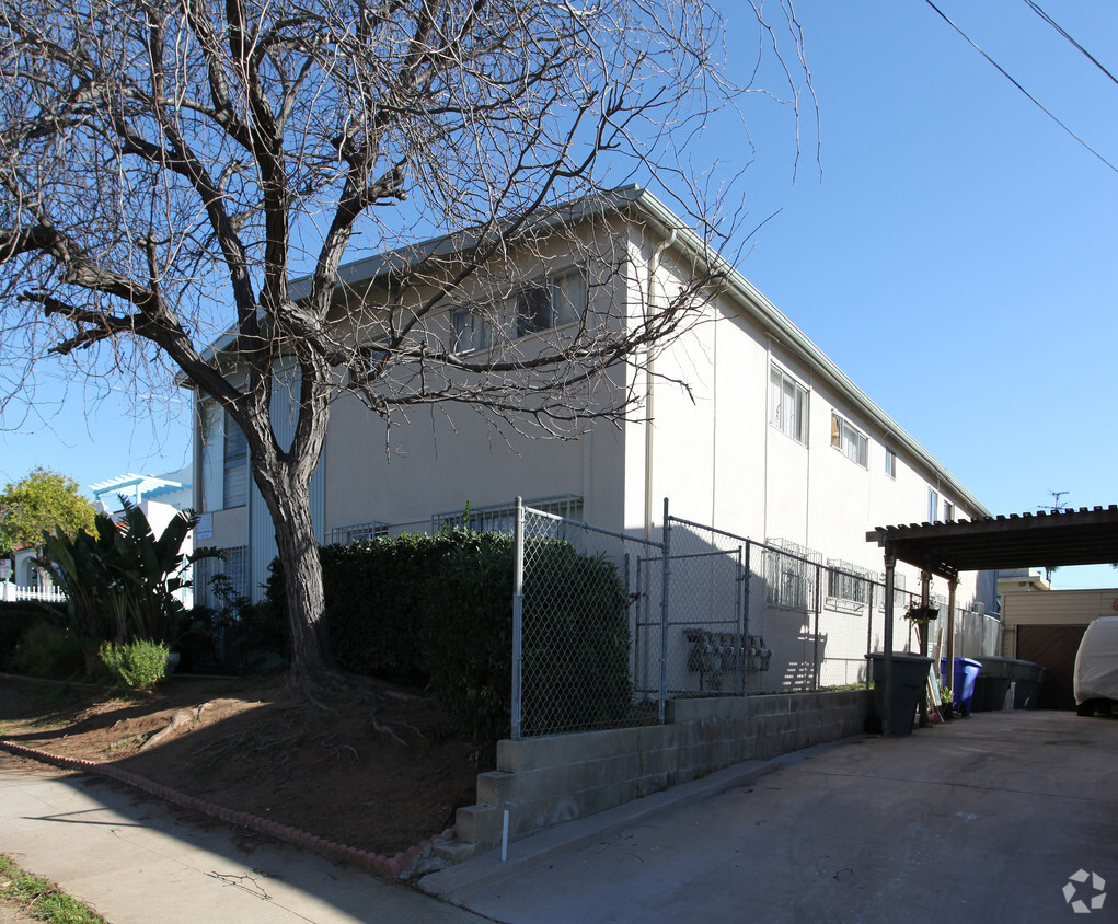 Primary Photo - 424 E Division St