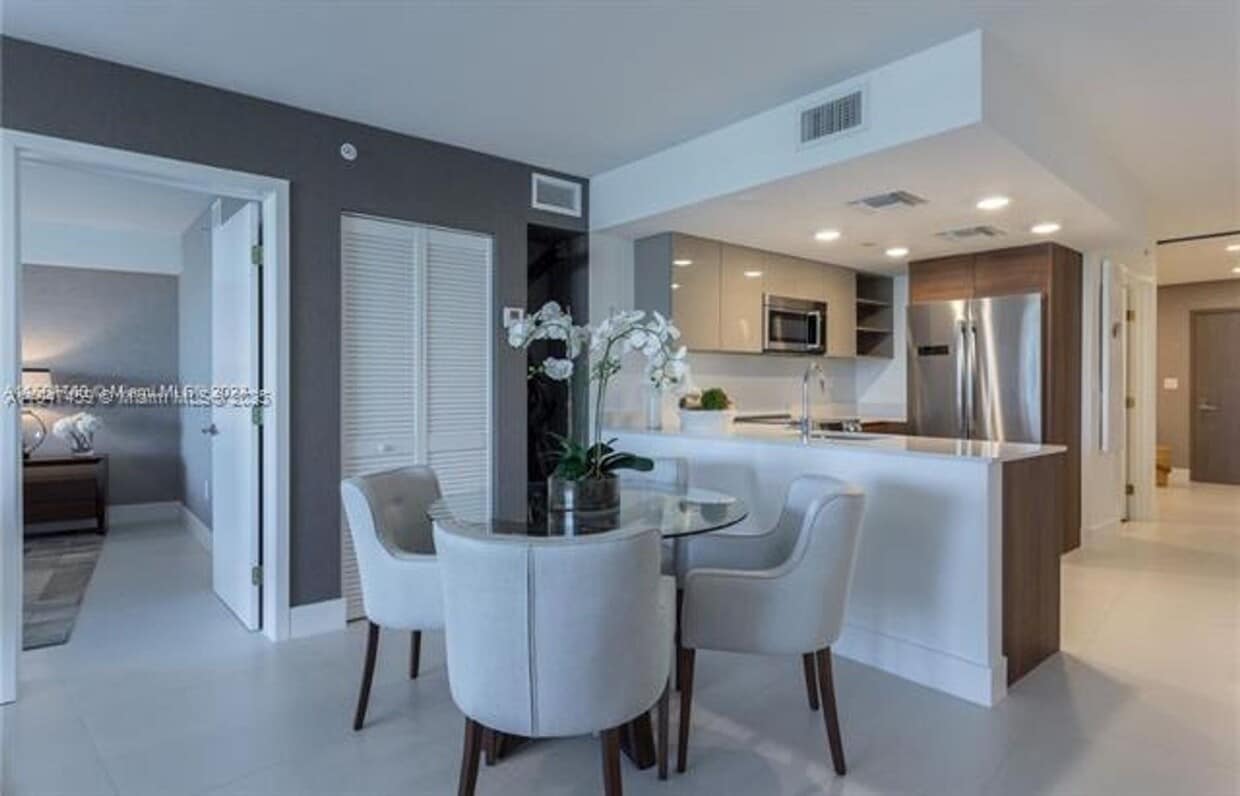 Photo - 9261 E Bay Harbor Dr UNIT 303 (A11847459)