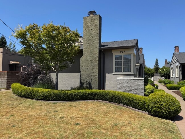 Foto del edificio - 917 Santa Clara Ave