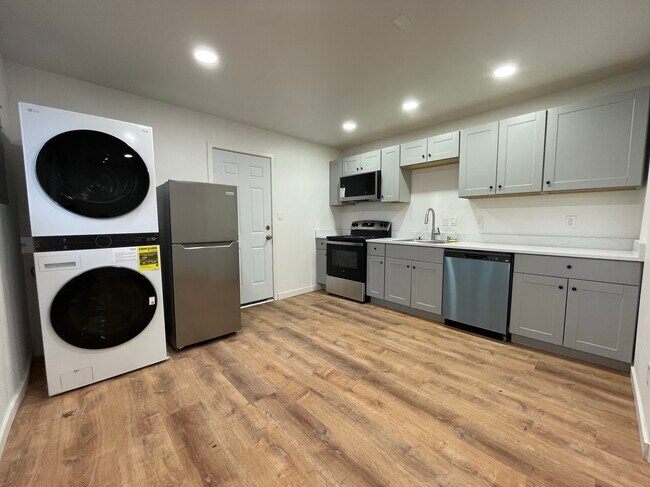 Foto del edificio - 704 NE 53rd St