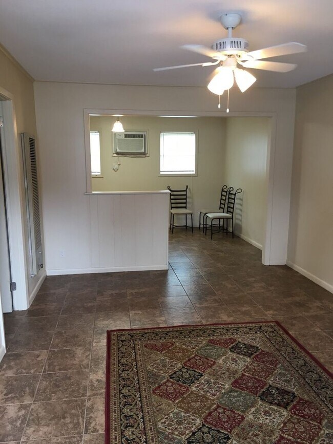 Foto del edificio - Trenton Village