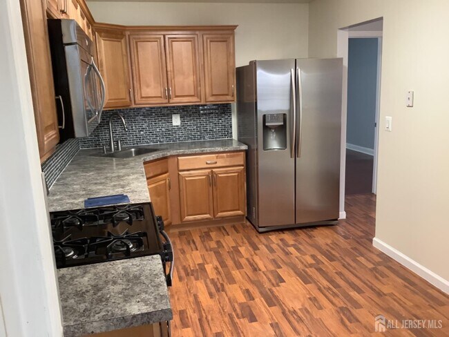 Foto del edificio - 404 Plymouth Rd