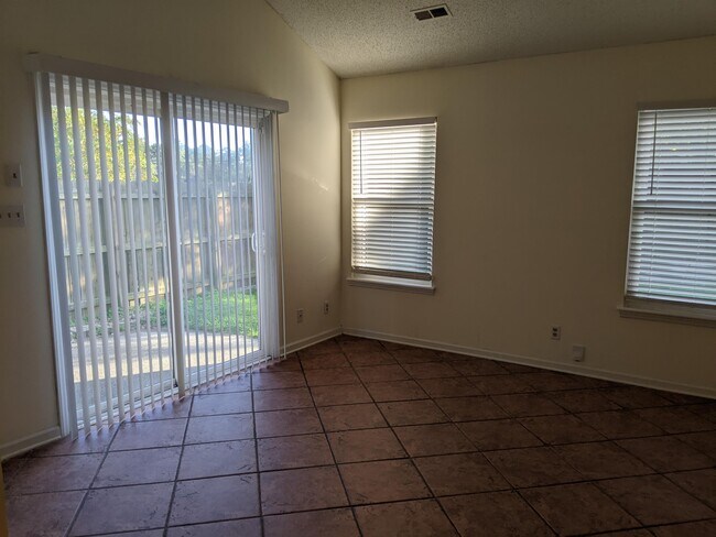 Building Photo - 419 Devlin Pl