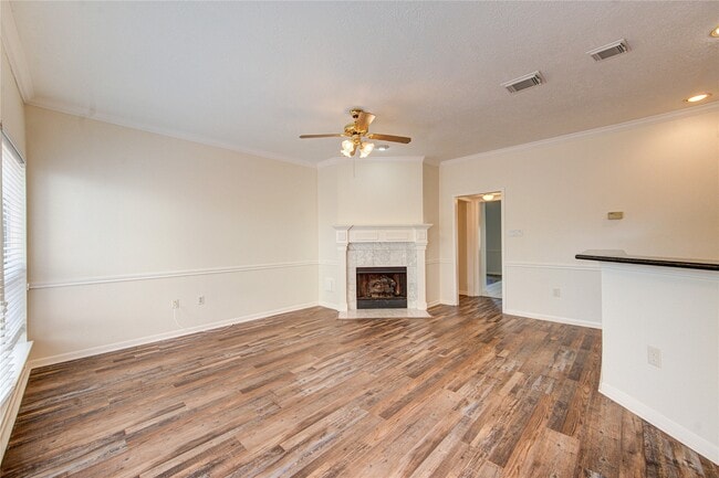 Foto del edificio - 14823 Atterbury Dr