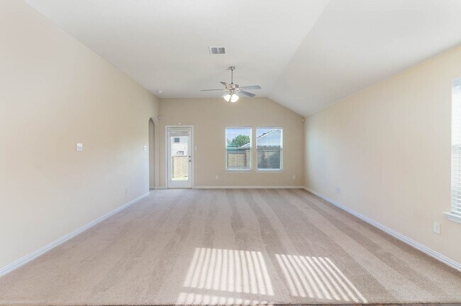 Building Photo - Charming Fort Worth Retreat: 3BR/2BA Singl...