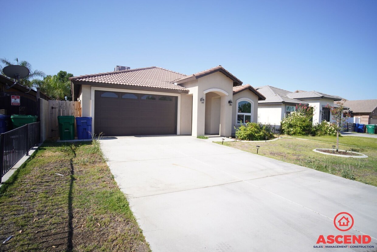 723 Sunset Meadow Ln, Bakersfield, CA 93308 House Rental in