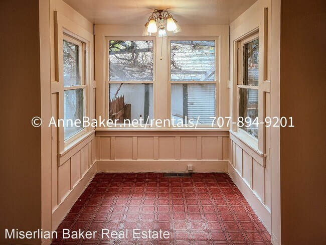 Building Photo - 2 br, 1 bath House - 326 E. 1st Street
