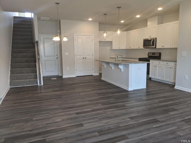 Foto del edificio - 912 Robbie Jackson Ln