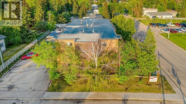 Photo du bâtiment - 9932-9105 105 Ave