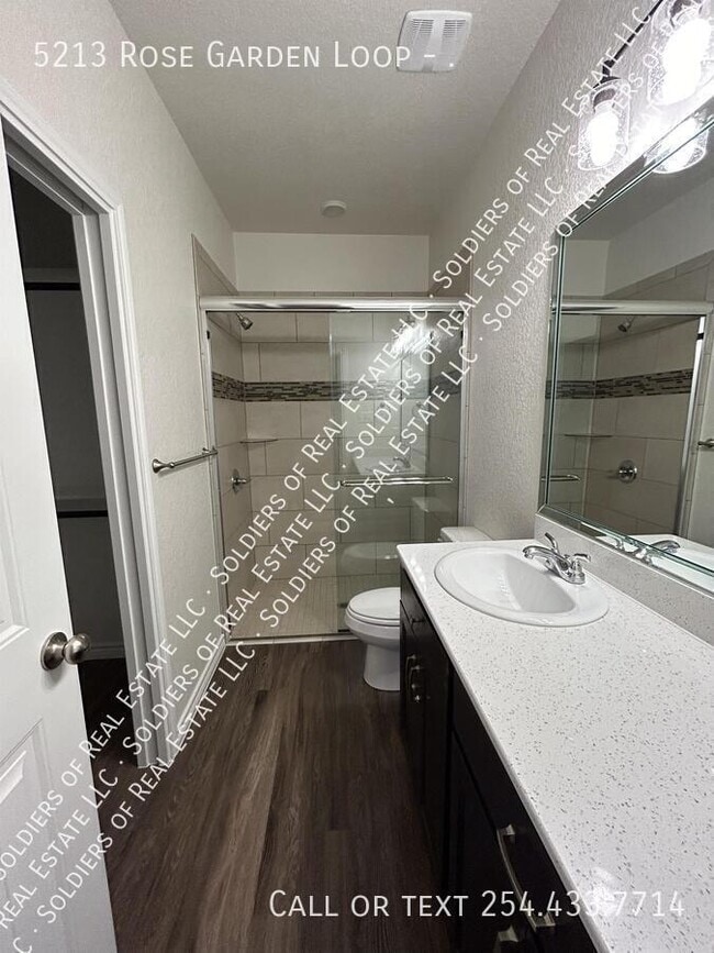 Foto del edificio - 5213 Rose Gdn Lp